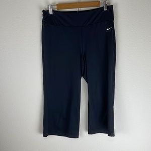 𝅺nike Fit Dry Leggings Cropped women size M